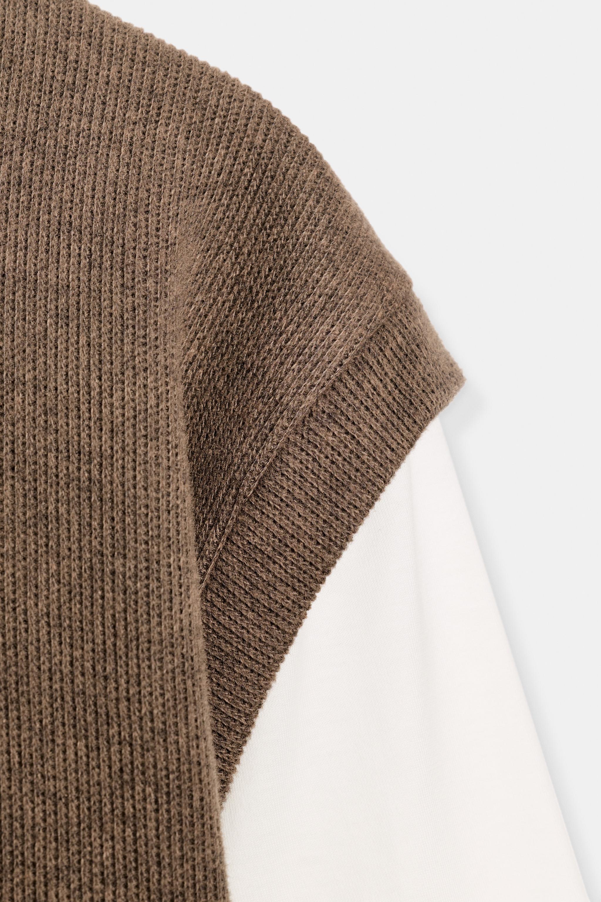 T-SHIRT COMBINÉ AVEC CHALECO